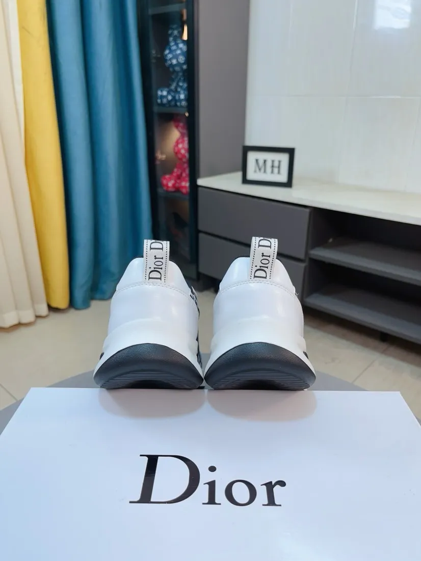 Men's men's shoes 💰440🌹🌹【Dior】Best-selling official website world premiere🔝High-end men's shoes brand official website latest series: The upper is made of imported cowhide with specially designed fabrics➕Mesh breathable lining. Make walking more convenient and comfortable! Compared with the official quality, Midea’s 1:1 replica. Create a fashionable personality to set off your uniqueness! A must-have for trendy men! Classic style. Men's sizes: 38-44.